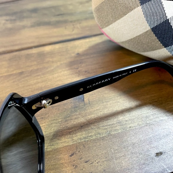 Burberry Sunglasses B 4051 - Picture 7 of 14